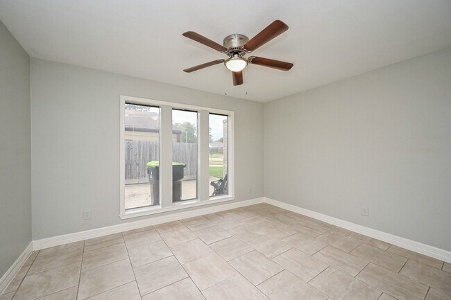 Building Photo - 15723 Creekhaven Dr