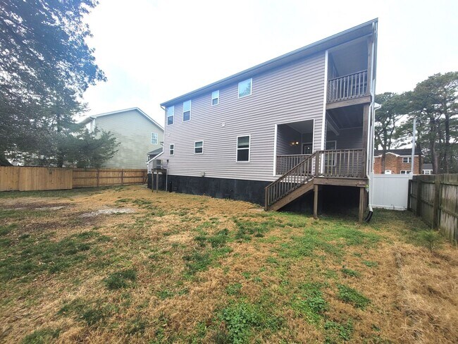 Building Photo - Stunning 4 Bedroom, 2.5 Bath Home Just 3 Blocks to Chesapeake Bay