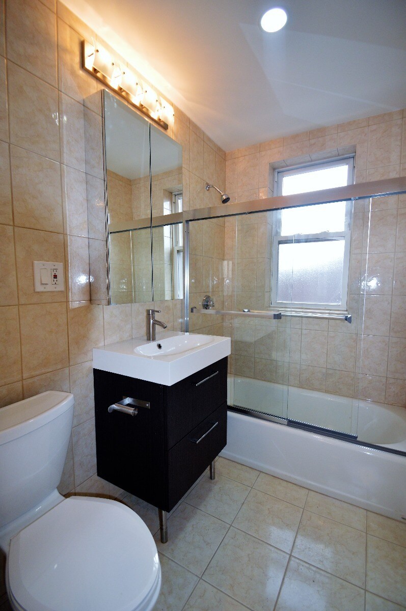 Building Photo - 74 Browne St