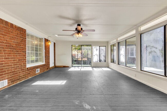 Building Photo - Newly Renovated 4-Bedroom Home in Germanto...