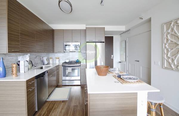 Building Photo - 347 W Chestnut St