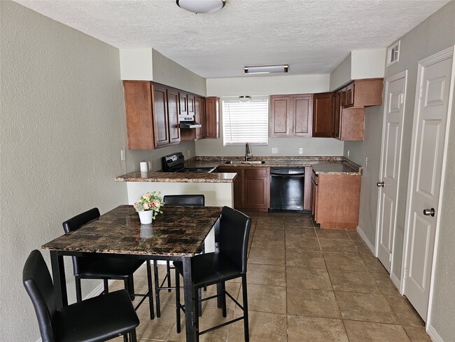 Building Photo - 1502 Oleander