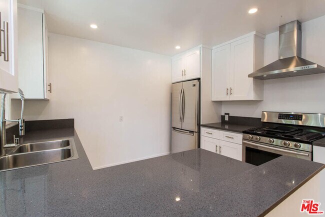 Building Photo - 1204 N Crescent Heights Blvd