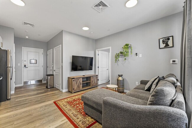 Building Photo - 95 Broadway-SI ID1240304P