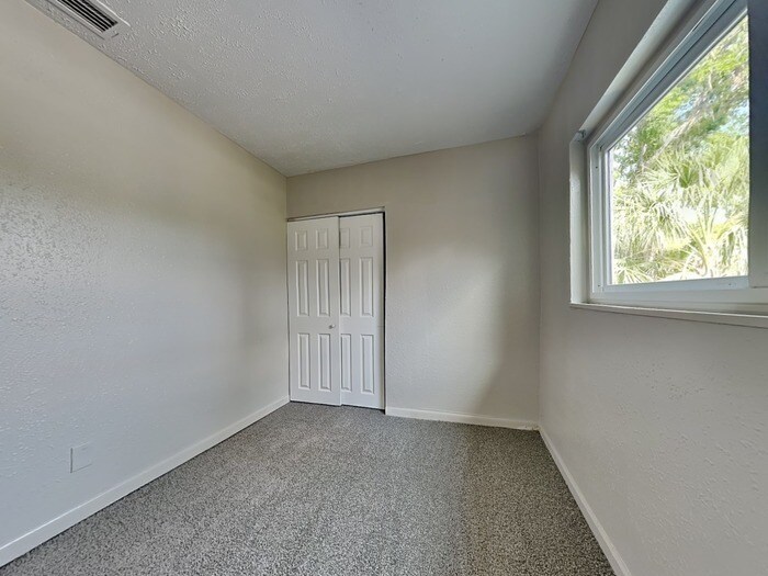 Building Photo - 905 Alicia Ave