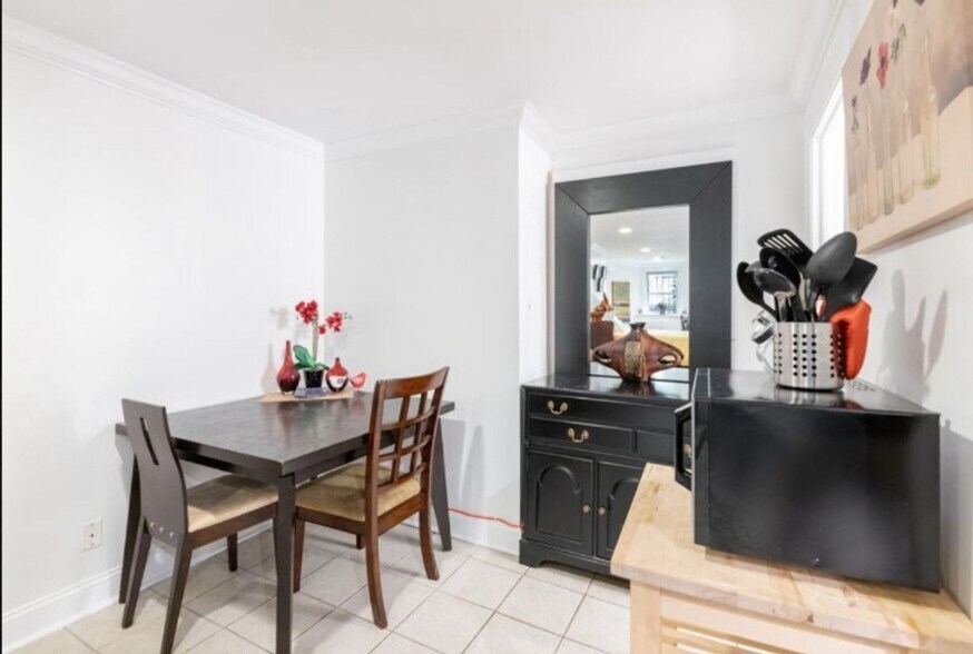 Building Photo - 1835 Mintwood Pl NW