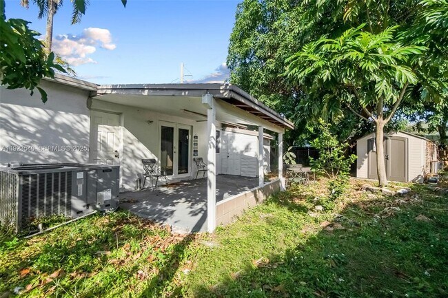 Building Photo - 601 SW 64th Pkwy