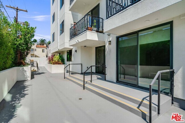 Building Photo - 1021 S Shenandoah St