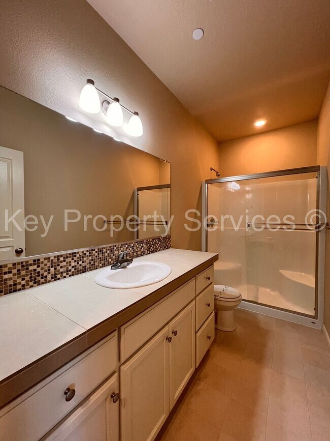 Building Photo - AVAILABLE NOW! Hazel Dell 5 Bedroom Close ...