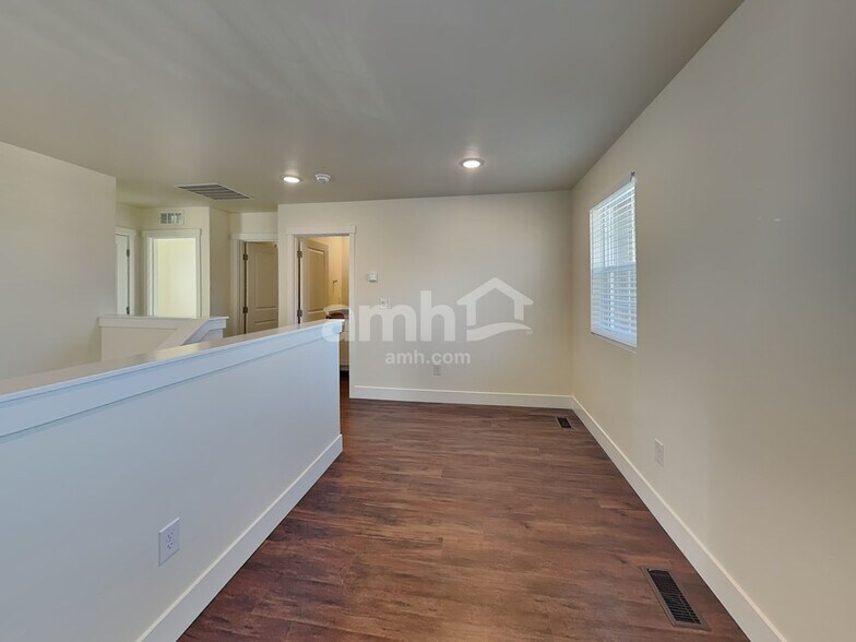 Building Photo - 11423 W Mesquite St
