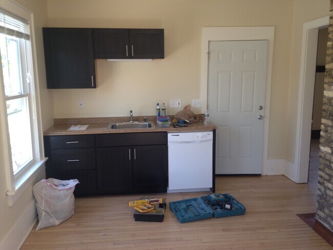 Building Photo - 2625 N Oakland Ave