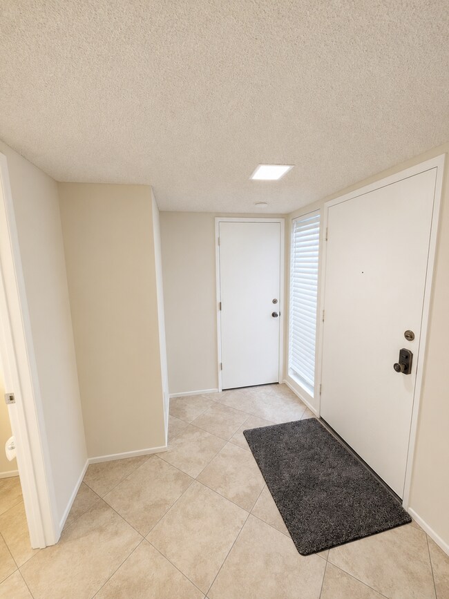 Building Photo - 3727 Mesa Oak Ln