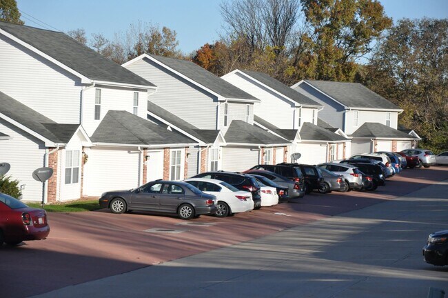 Primary Photo - 5 Grn Mdws Rd