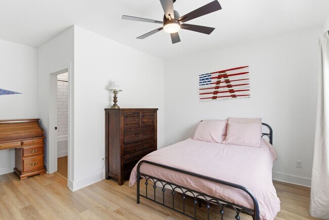 Building Photo - Modern Townhome in Madison