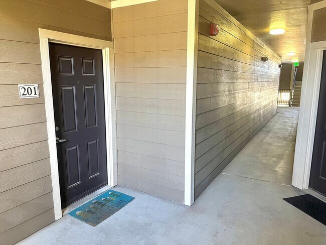 Building Photo - Charming 2BR Condo in Erie