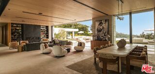 Building Photo - 6889 Dume Dr