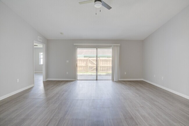 Building Photo - 9240 Roan Ln