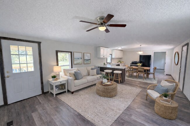 Building Photo - Fully Remodeled 3 Bedroom, 2 Bath Home in the Country – Versailles, KY