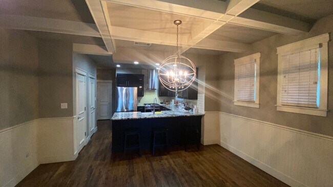 Building Photo - Craftsman-Style Home in Historic Fairmount!