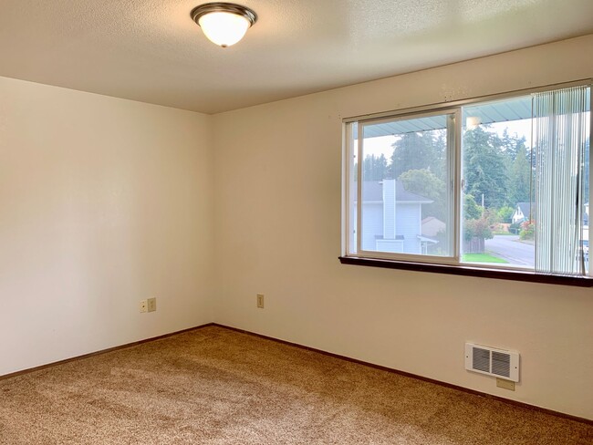 Building Photo - 620 58th Pl SE