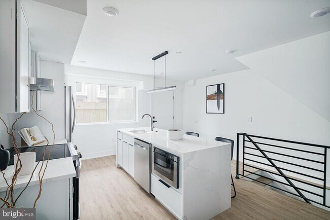 Building Photo - 2611 E Boston St