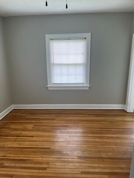 Bedroom - 2615 Sheridan Dr