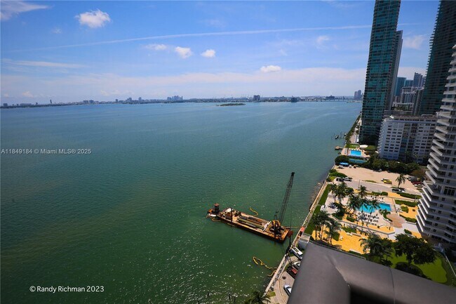 Building Photo - 600 NE 36th St