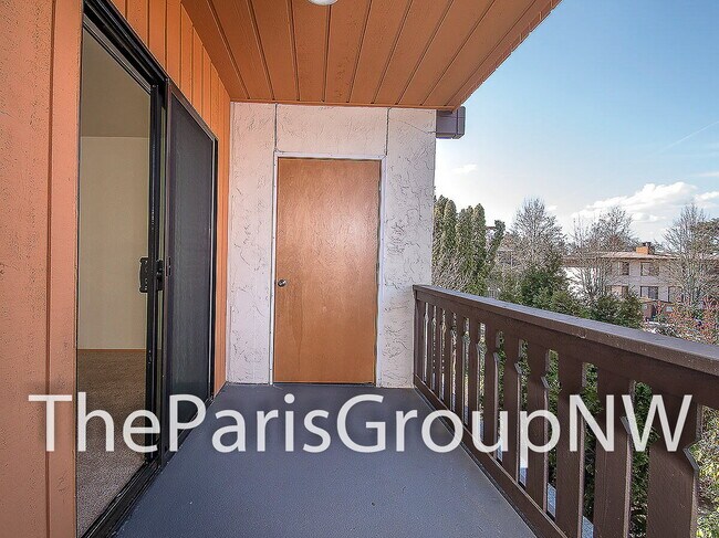 Building Photo - Big & Beautiful South Seattle 2BR/2BA