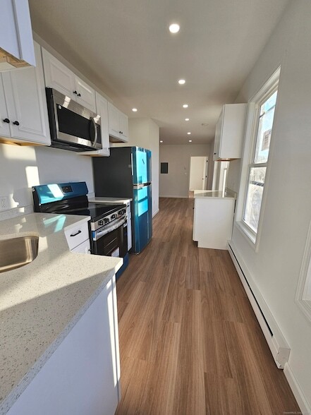 Primary Photo - 1153 Main St