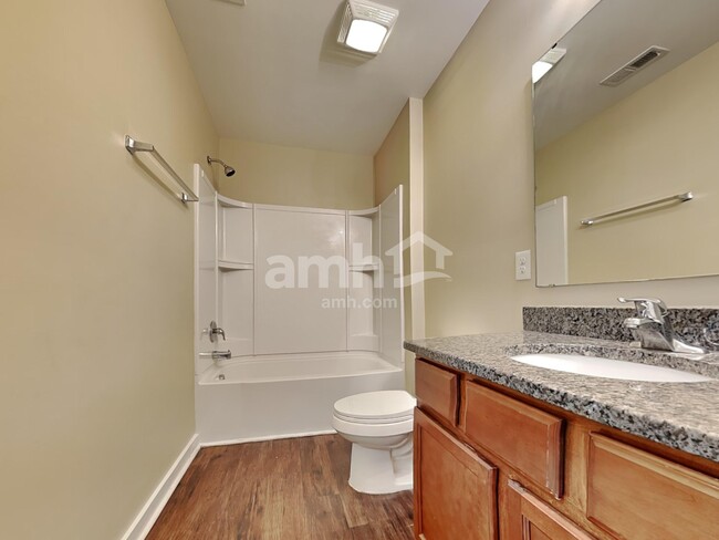 Building Photo - 4940 Ballantine Dr