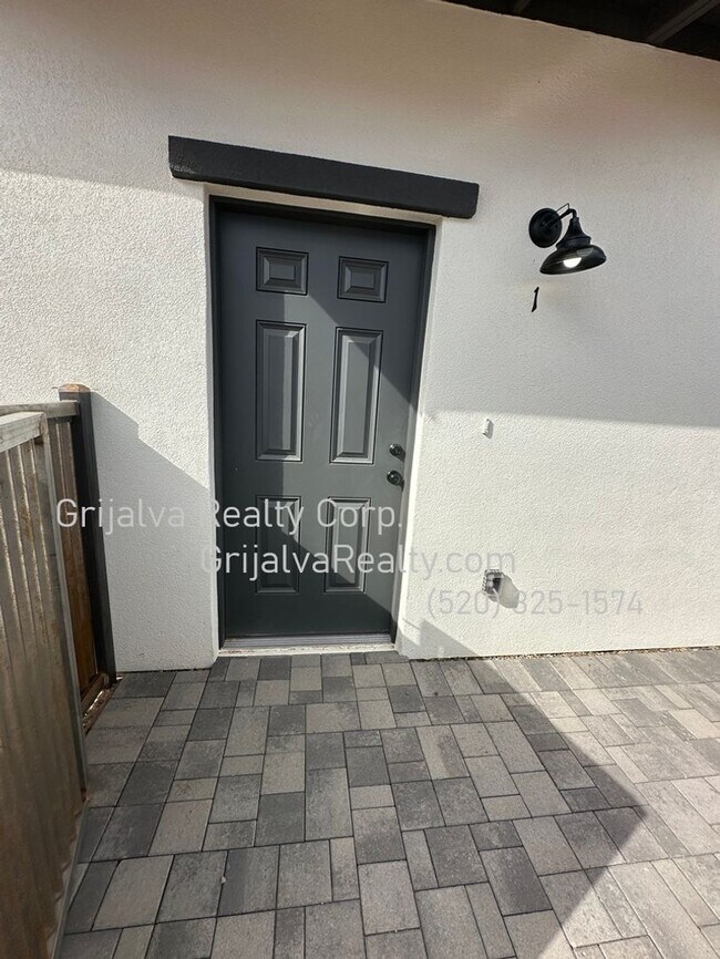 Building Photo - 4519 S 7th Ave