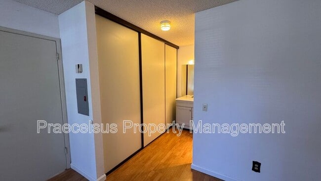 Building Photo - 10935 Summerdale Way