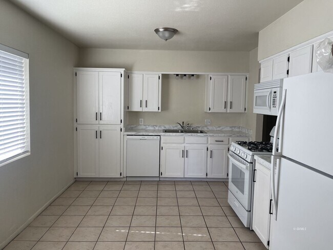 Building Photo - 1301 Tucson St