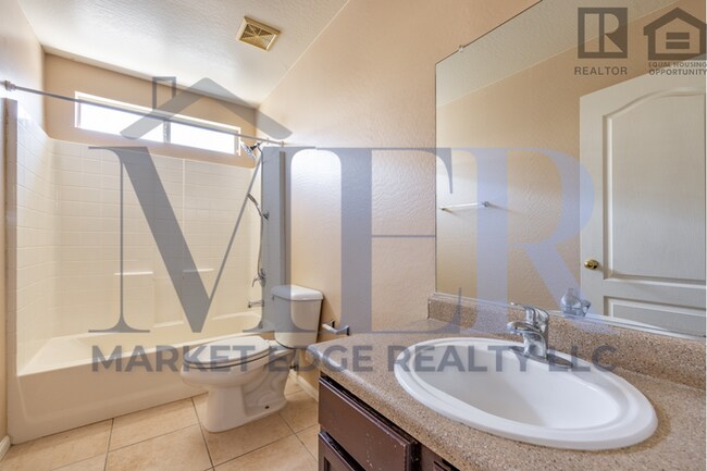 Building Photo - 4Bed/2.5 Bath Home in Maricopa! $1499 MOVE...