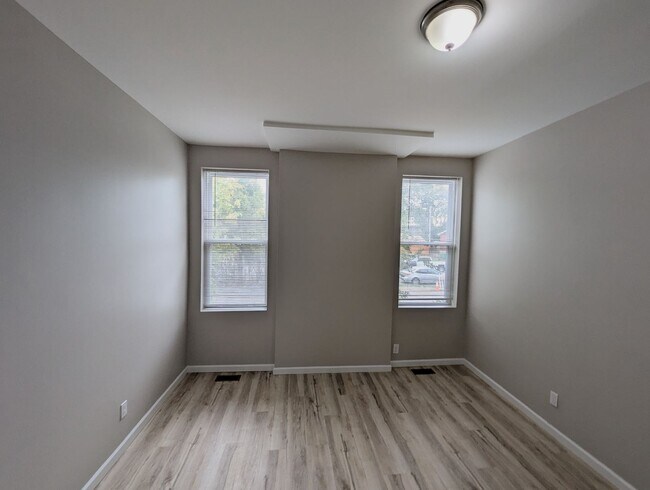 Building Photo - 3304 Utah St