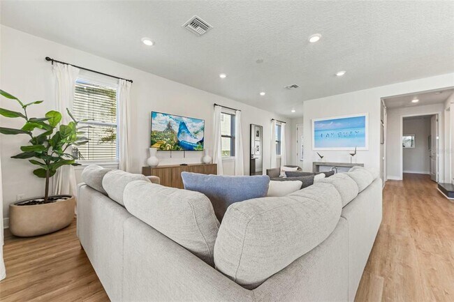 Building Photo - 284 Southfield St