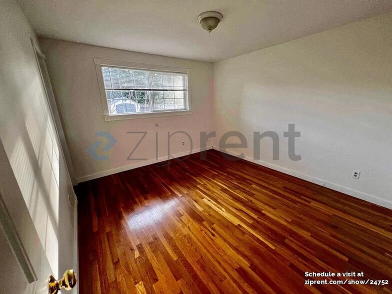 Building Photo - 16719 NE 20th St