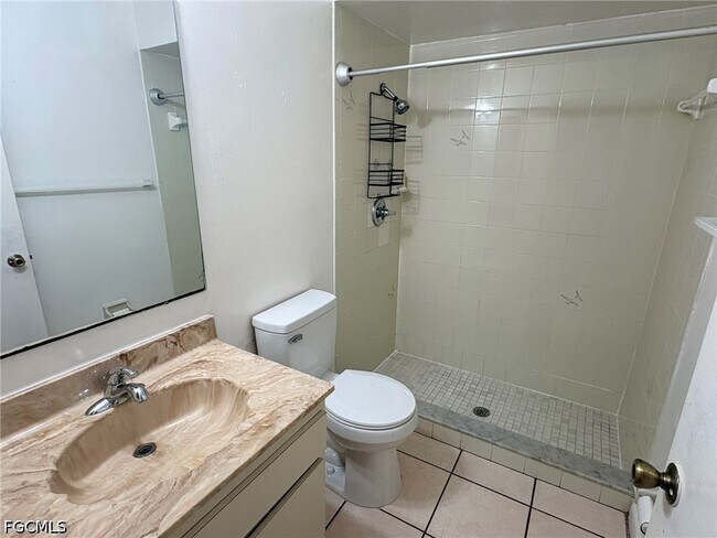 Building Photo - 729 SW 39th St