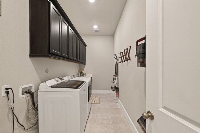 Building Photo - 3606 Canyon Dr