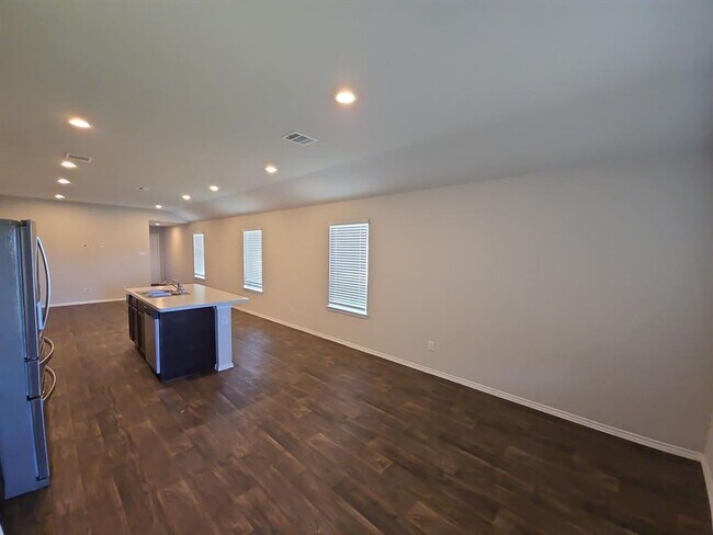 Building Photo - 16790 Lonely Pines Dr