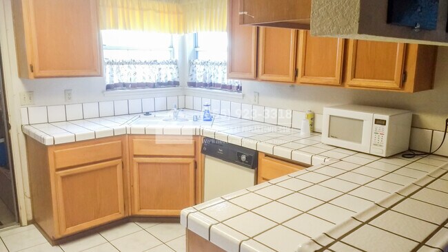 Building Photo - 4475 Red Oak Common