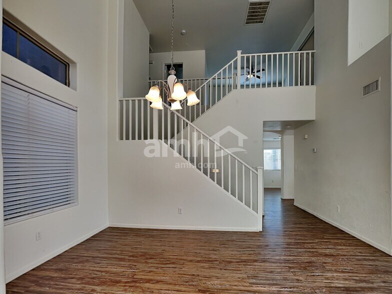 Building Photo - 6208 S 52nd Dr