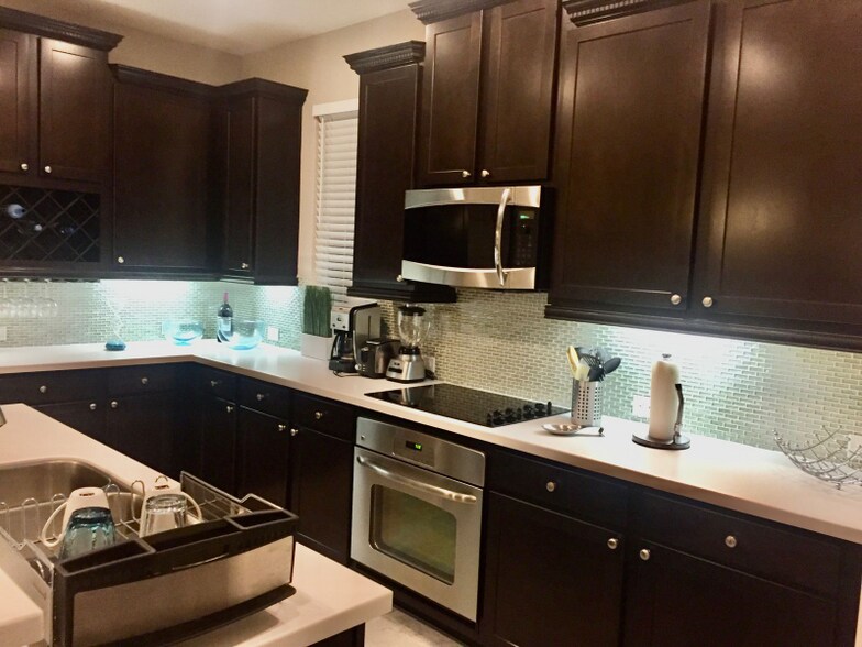 Building Photo - 4845 Maple Park St