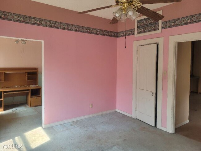 Building Photo - 3404 Main St