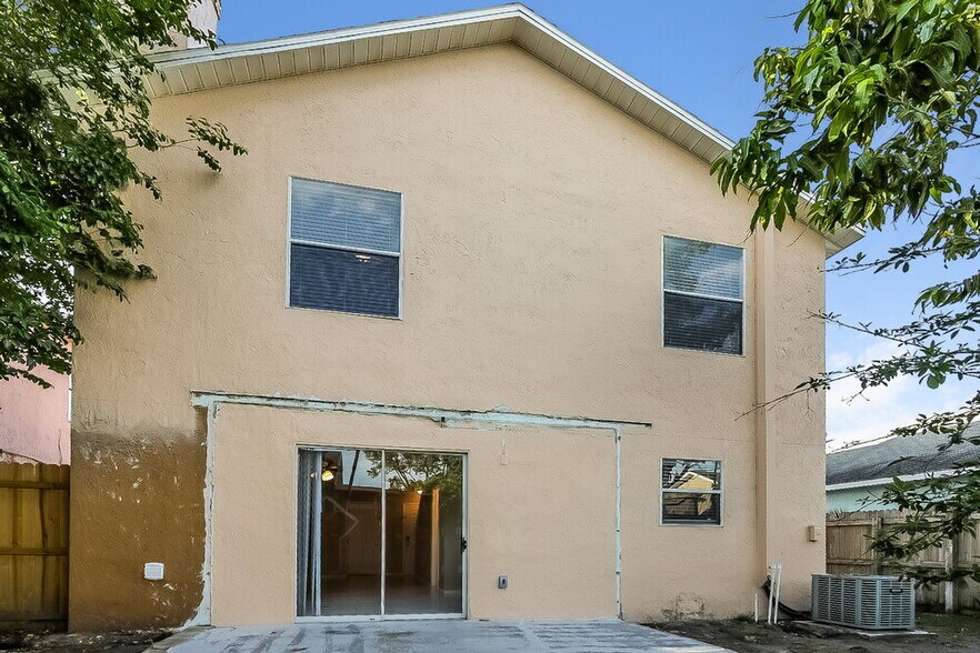 Building Photo - 2032 Tropic Bay Ct