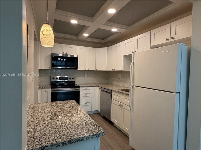 Building Photo - 301 Racquet Club Rd