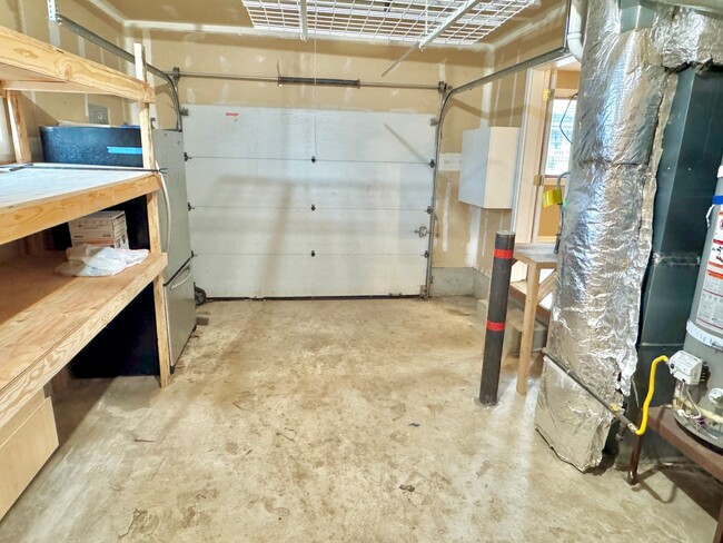 Building Photo - Boise Neighborhood 2-Story with A/C, Attached Garage, Fenced Backyard