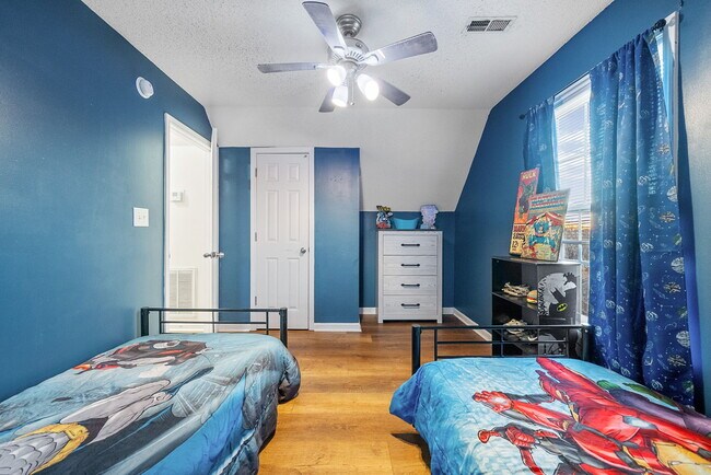 Building Photo - 1700 Cedar Springs Cir
