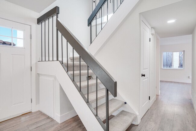 Building Photo - Dain House