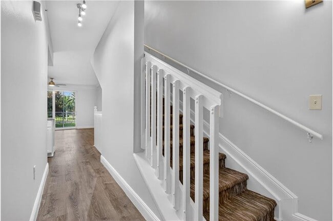 Building Photo - 2032 Alta Meadows Ln